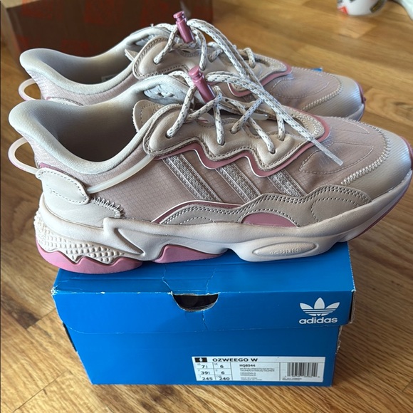 Adidas Ozweego Women's Sneakers in Pink and Taupe size 7.5 New HQ8544 - Picture 1 of 6
